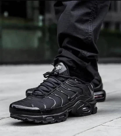🌑 Nike TN Negras – Poder, Estilo y Comodidad en Cada Paso