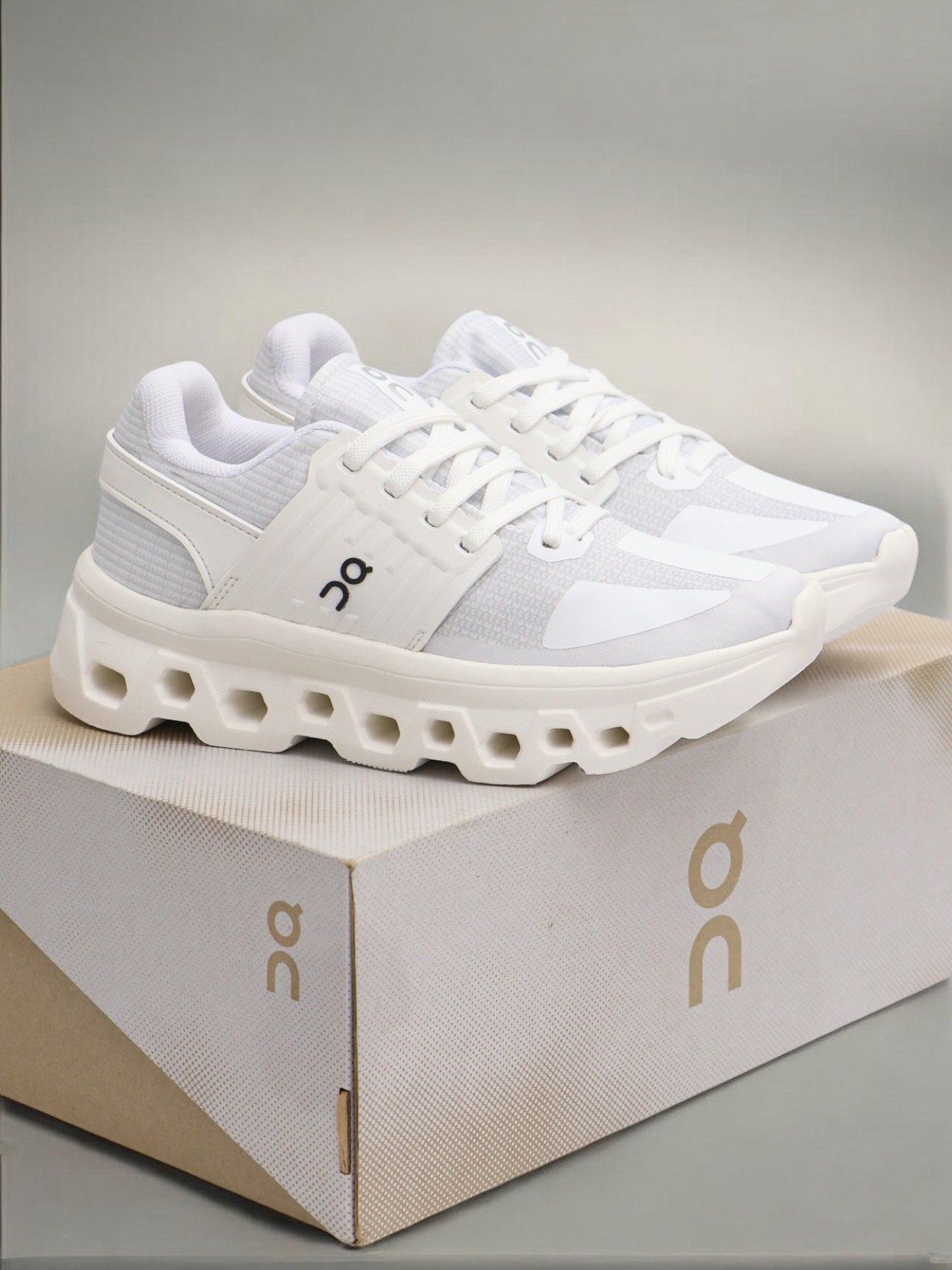 Tennis - On Running Cloudswift