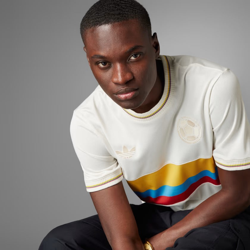 Combo Tricolor Unisex: Camiseta original de Colombia + gorra Adidas original. ¡Luce patria con estilo, para todos!